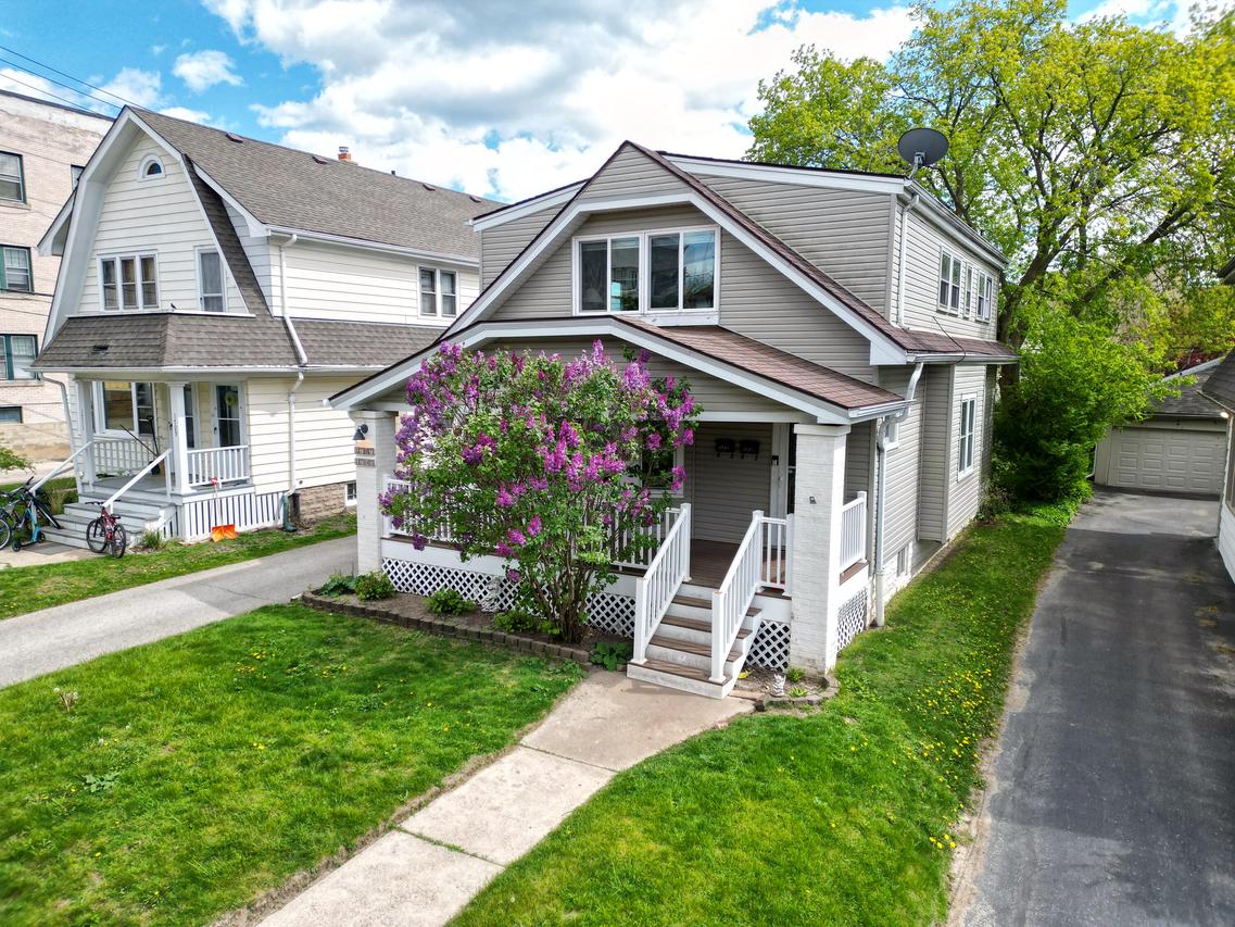 1705 E Newton Ave #1707, Shorewood, WI 53211