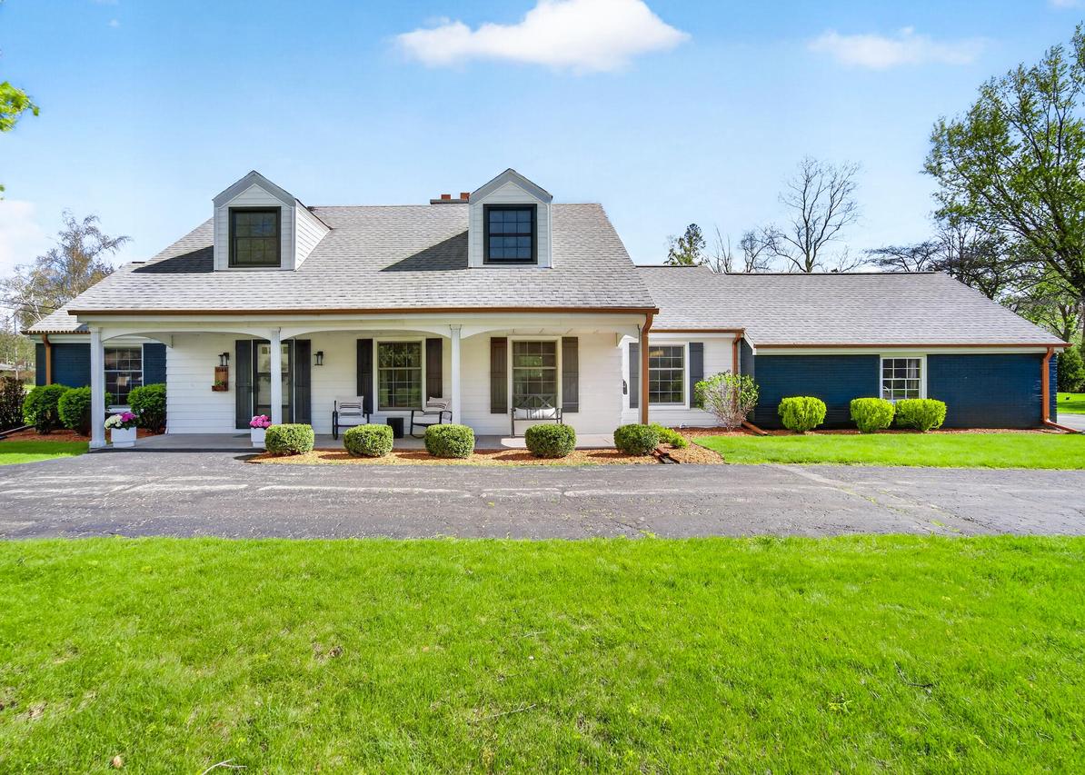1044 W Jonathan Ln, Bayside, WI 53217