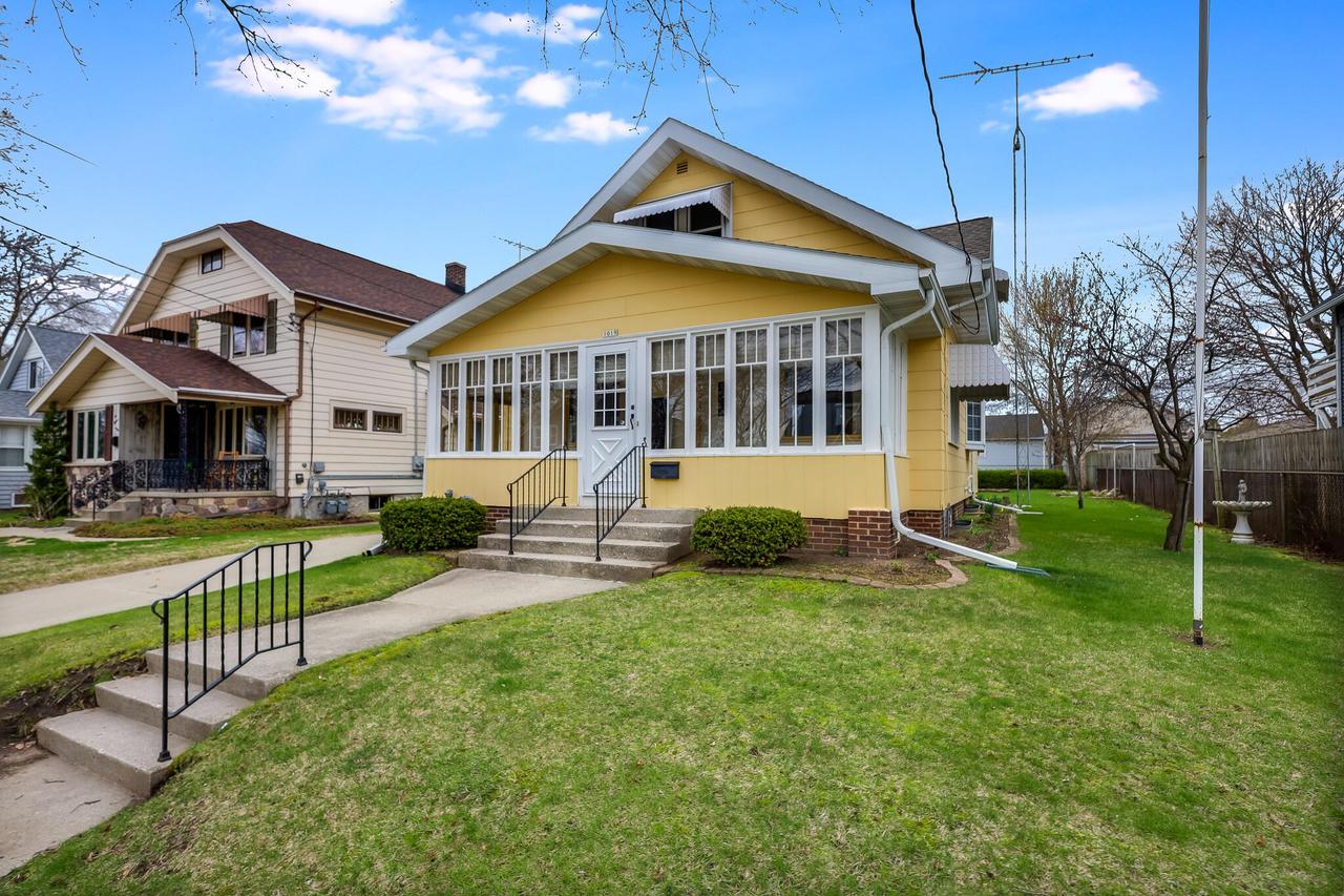 1019 S 25th St, Manitowoc, WI 54220