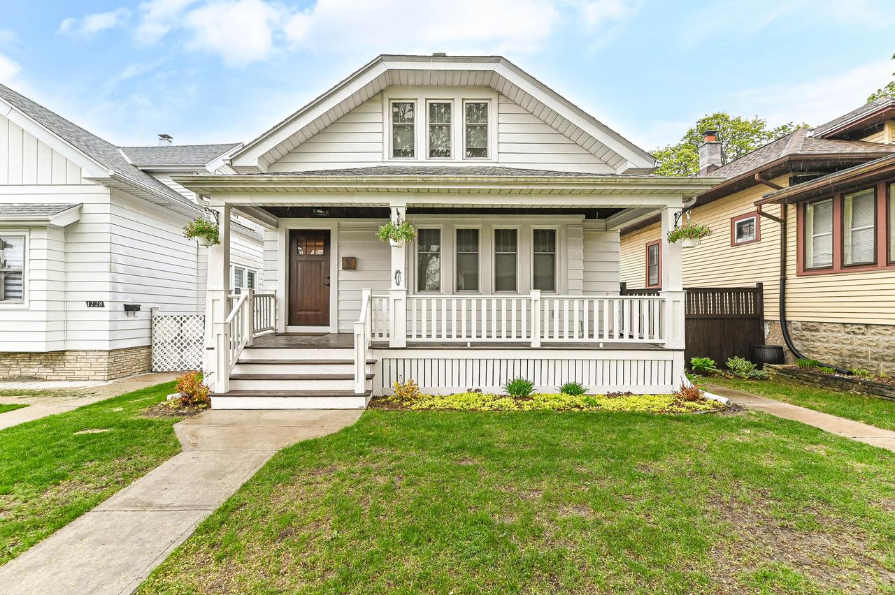 1232 S 74th St, West Allis, WI 53214