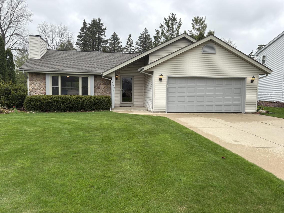 7369 S Hillendale Dr, Franklin, WI 53132