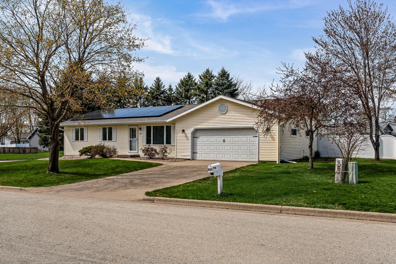 805 Harvest Pl, Holmen, WI 54636