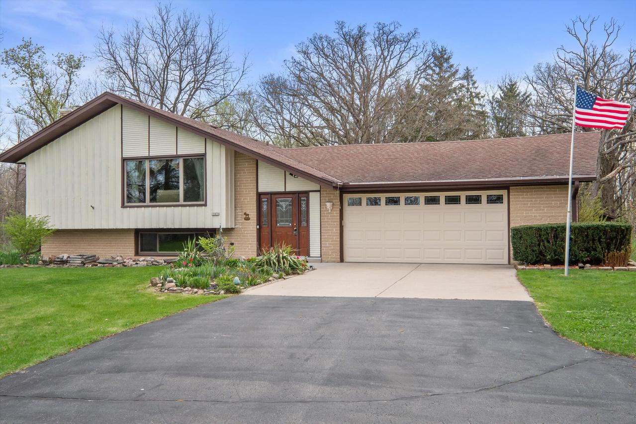 10456 S 92nd St, Franklin, WI 53132