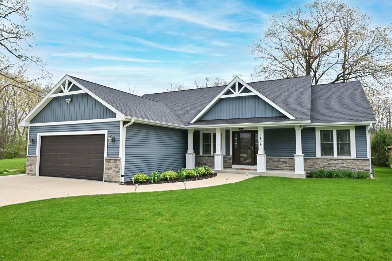 5404 S 43rd St, Greenfield, WI 53220