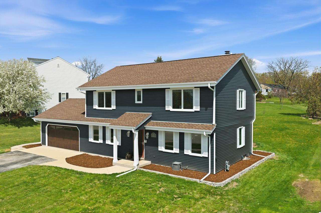 W210N16600 Glencoe Ln, Jackson, WI 53037