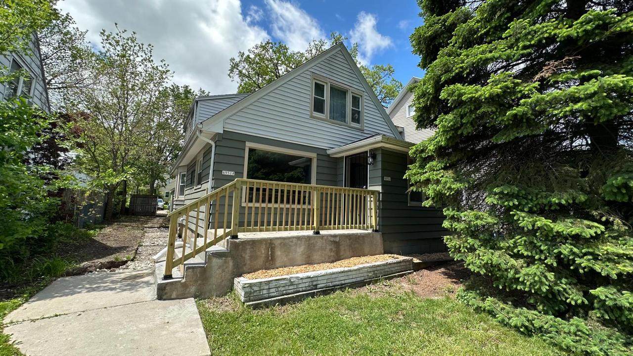 4951 N 36th St, Milwaukee, WI 53029