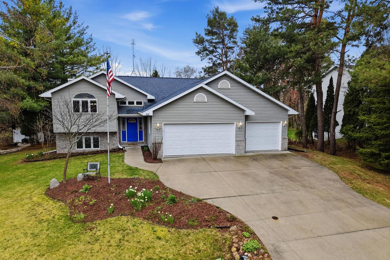 615 Sommer Dr, Sheboygan, WI 53081