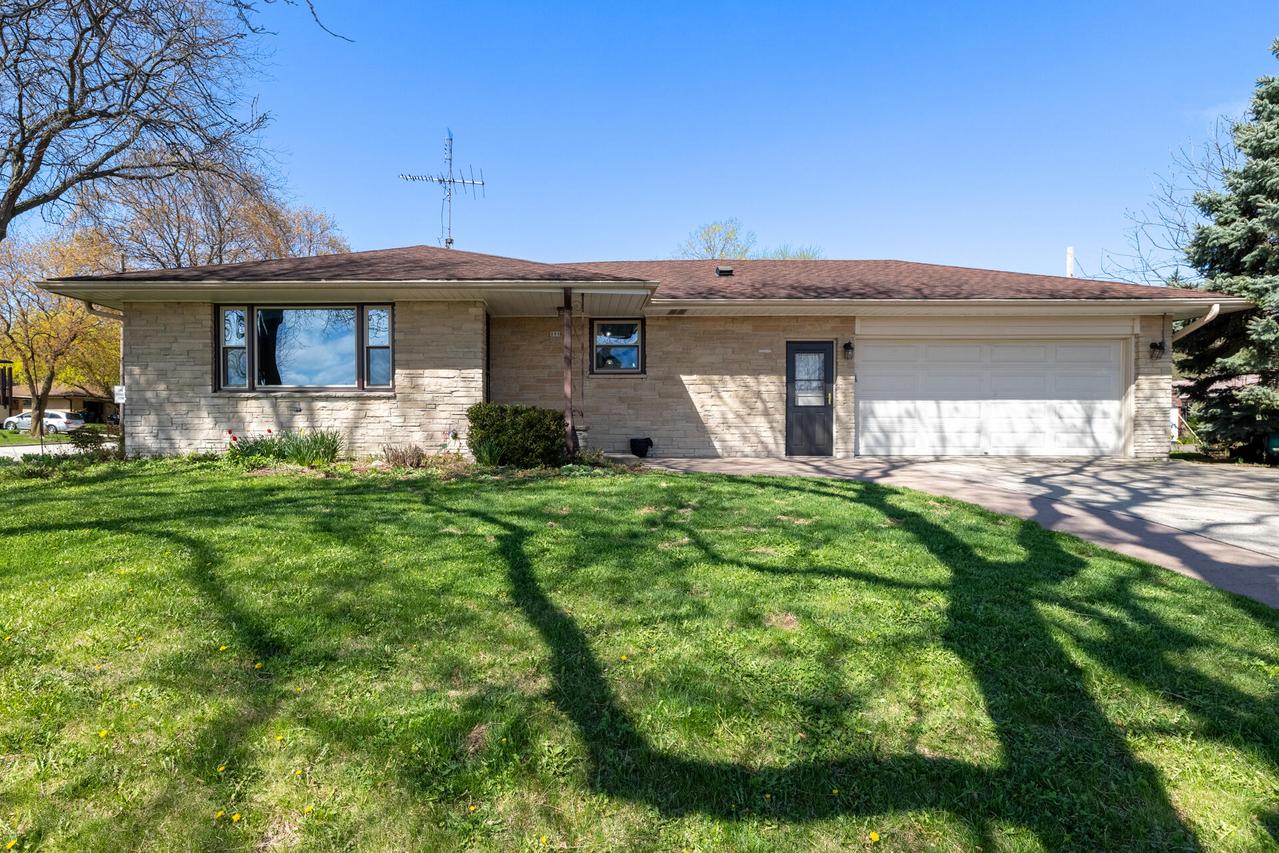 888 S 6th Ave, West Bend, WI 53095