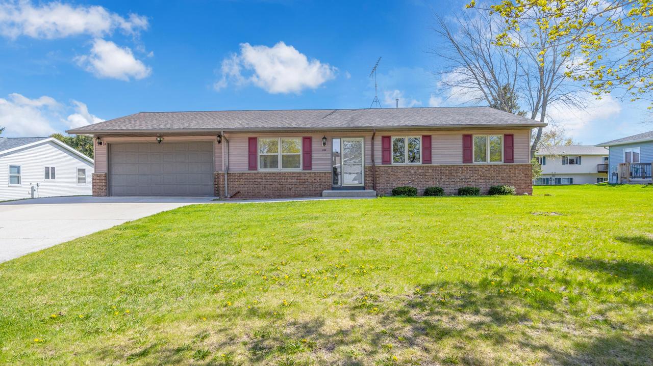 209 Beth Cir, Plymouth, WI 53073