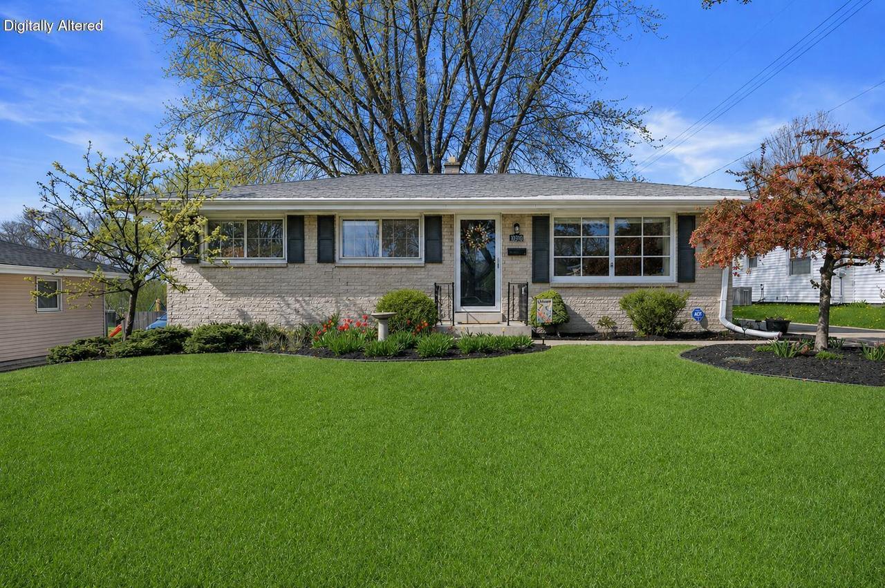 10810 W Harvest Ln, Milwaukee, WI 53225