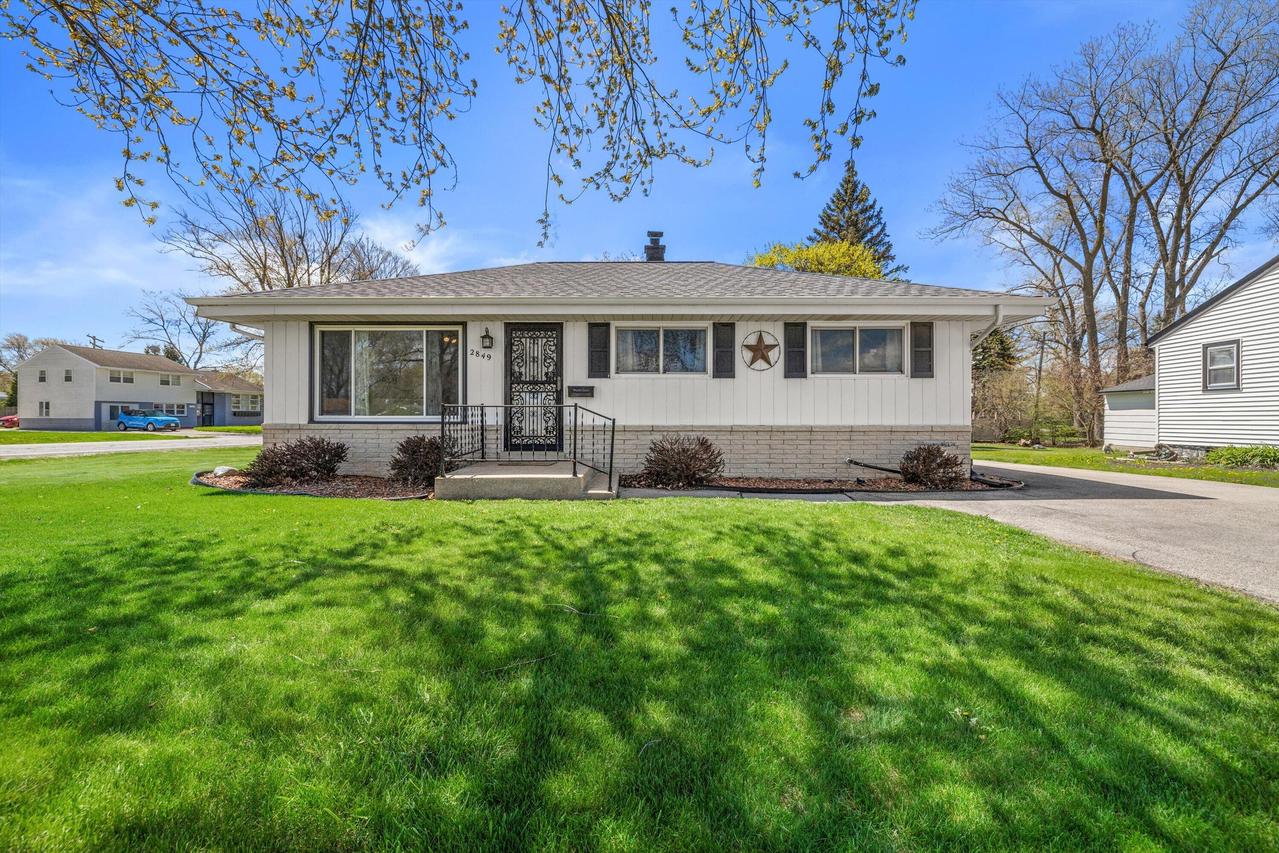 2849 Arrowhead St, Caledonia, WI 53402