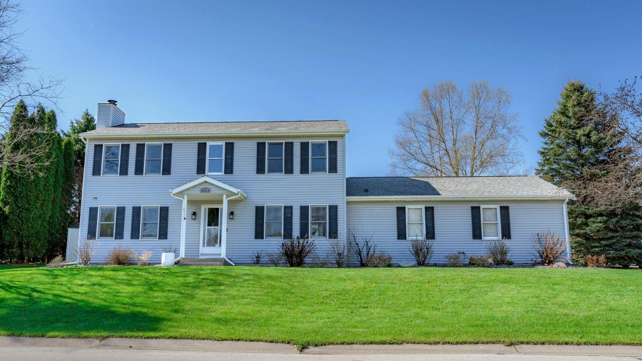 1148 Riverbend Dr, Hartford, WI 53027