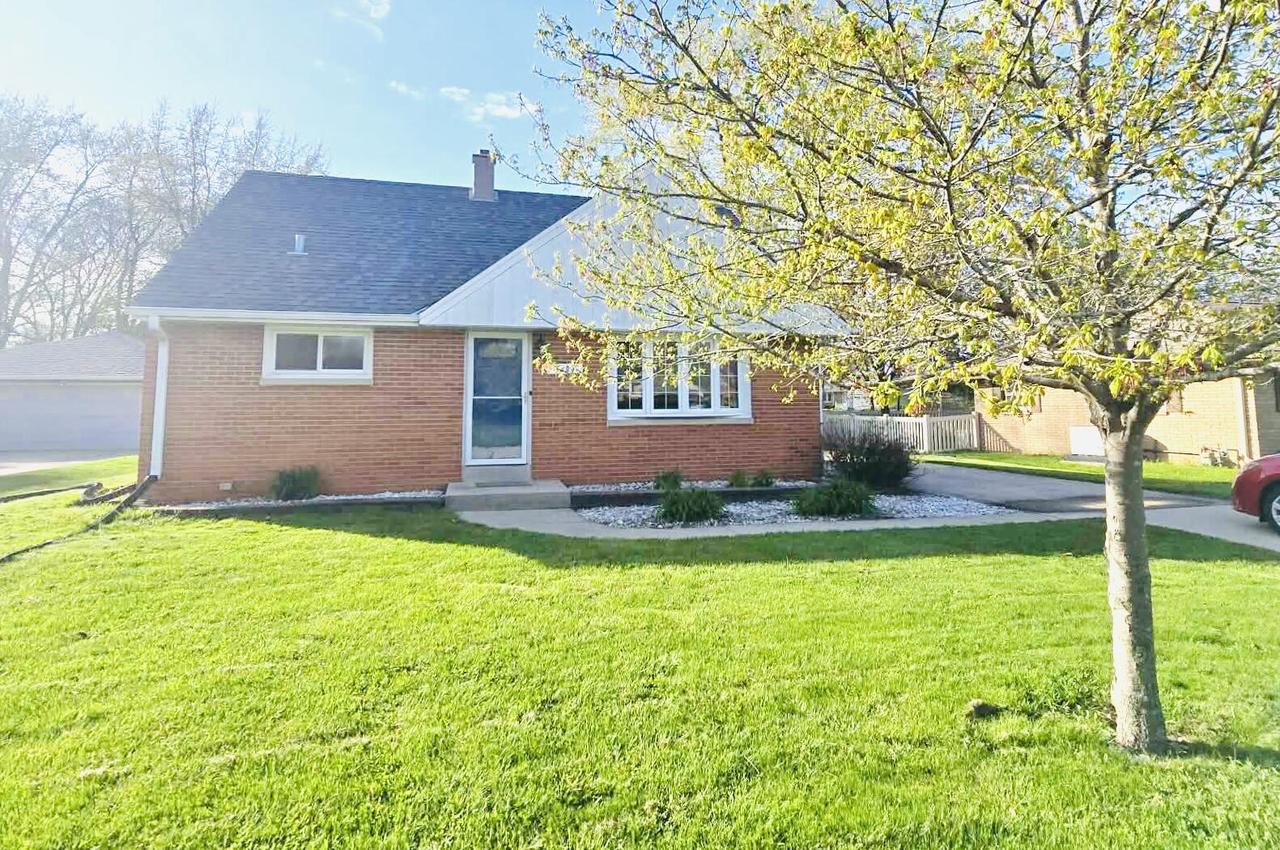 3800 Brooklawn Cir, South Milwaukee, WI 53172