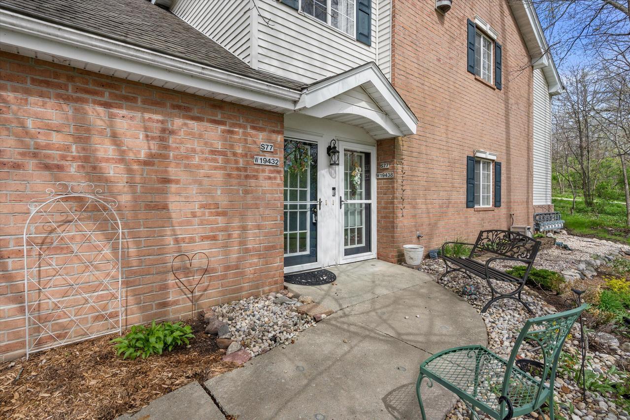 S77W19432 Lakewood Dr, Muskego, WI 53150