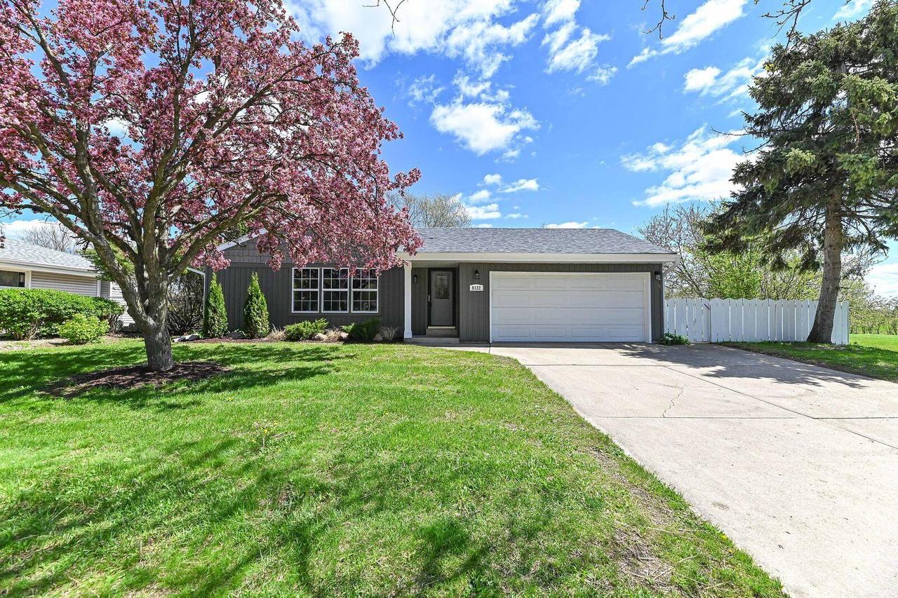 8122 S Wake Forest, Oak Creek, WI 53154
