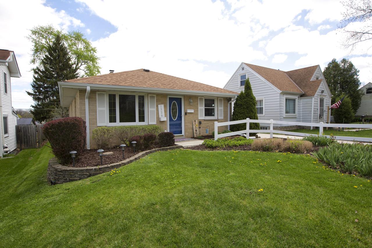 1326 S 122nd St, West Allis, WI 53214