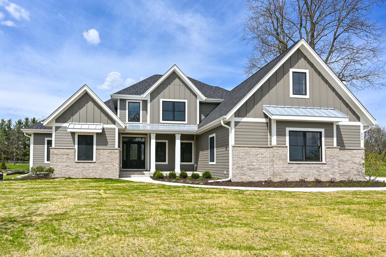 254 River Oaks Cir, Delafield, WI 53018