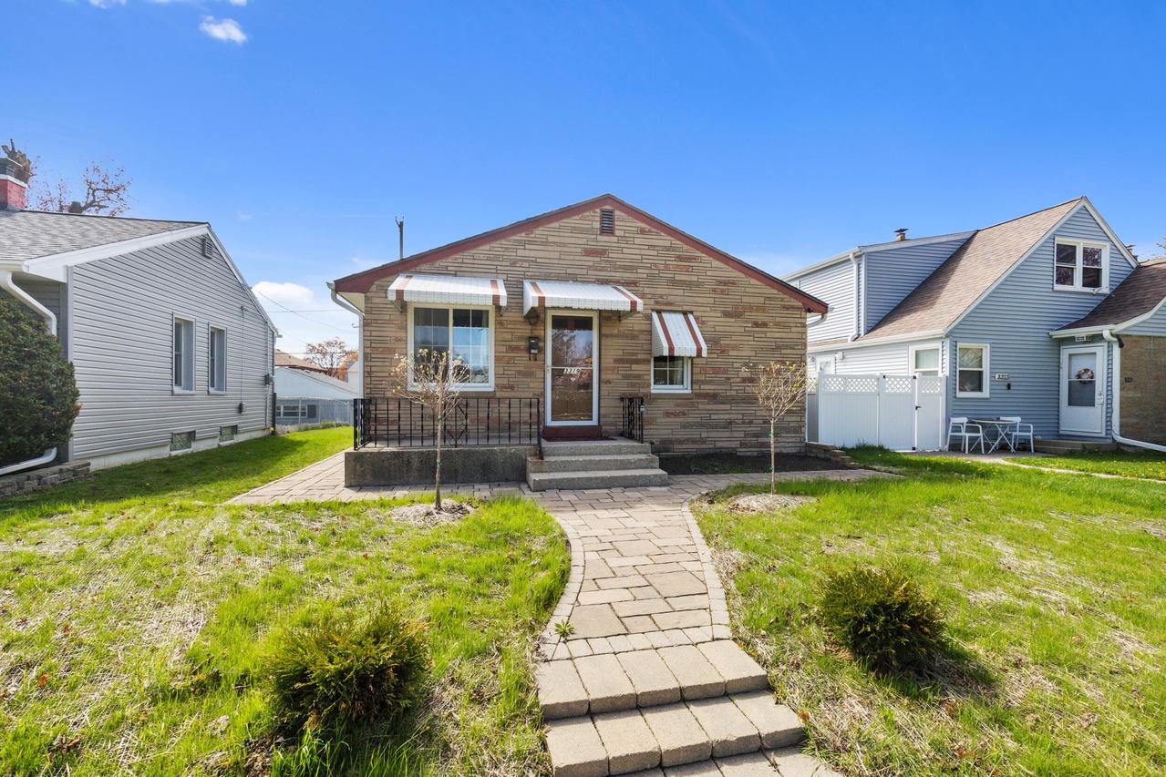 3319 S 25th St, Milwaukee, WI 53215