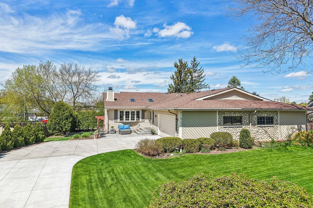 N111W16636 Esquire Ct, Germantown, WI 53022