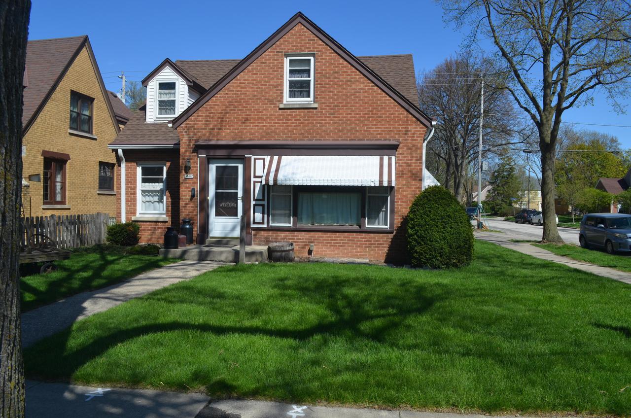 2602 N 73rd St, Wauwatosa, WI 53213