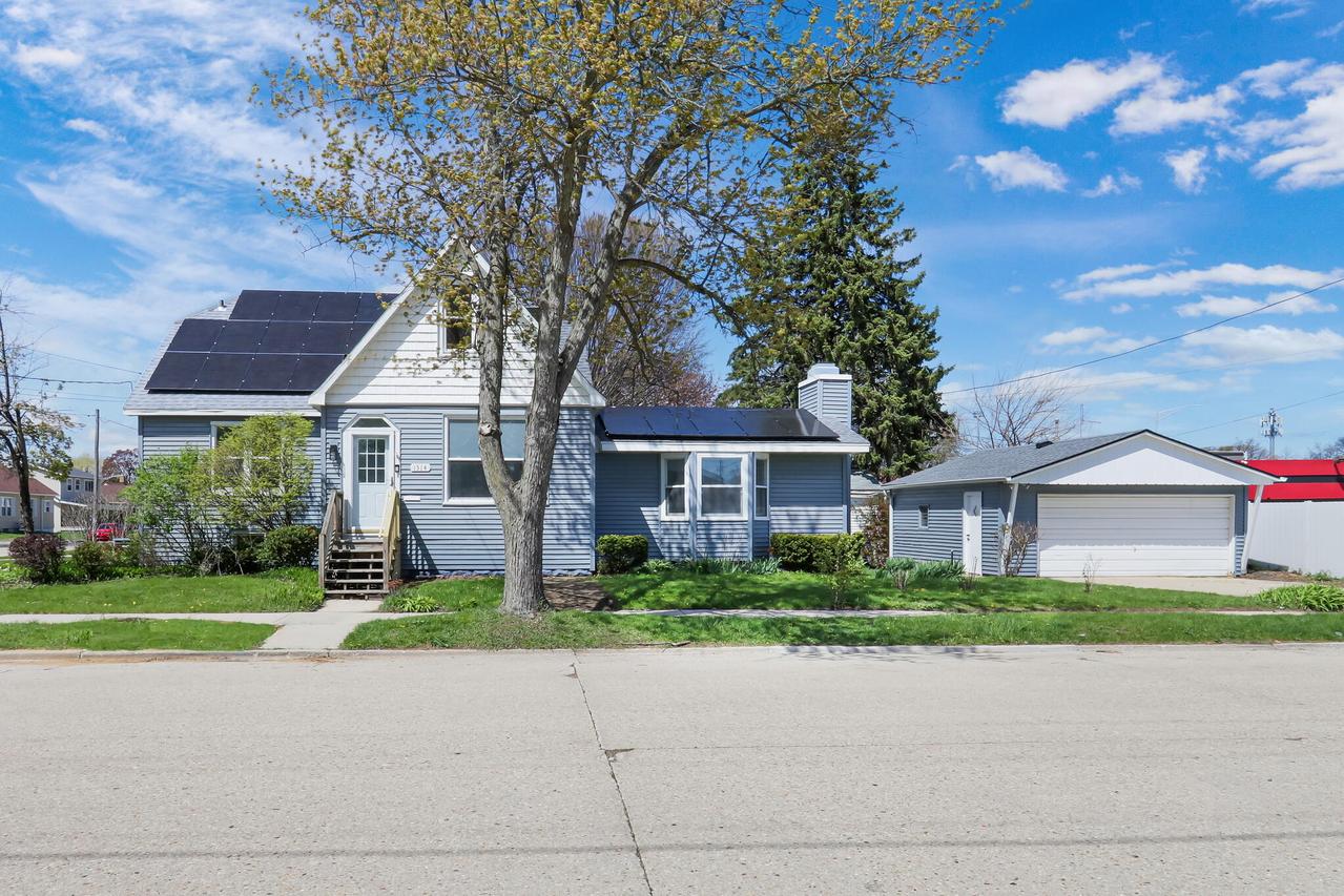 1314 79th St, Kenosha, WI 53143