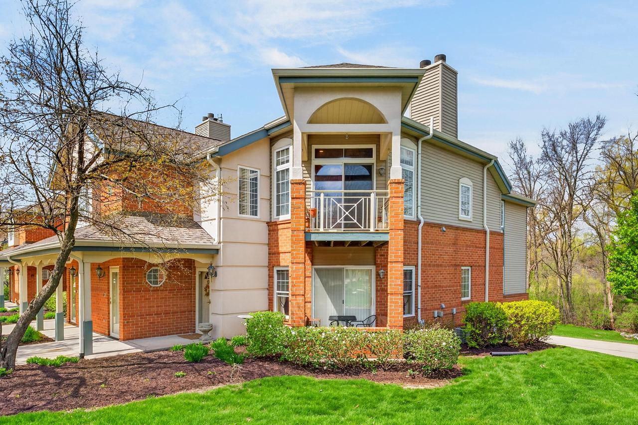 18950 Toldt Woods Dr #19, Brookfield, WI 53045