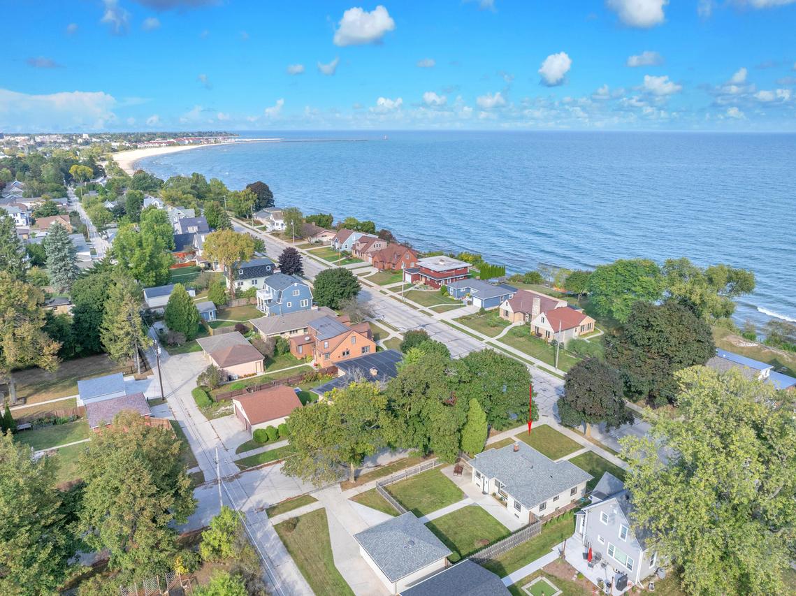 2504 Lakeshore Dr, Sheboygan, WI 53081