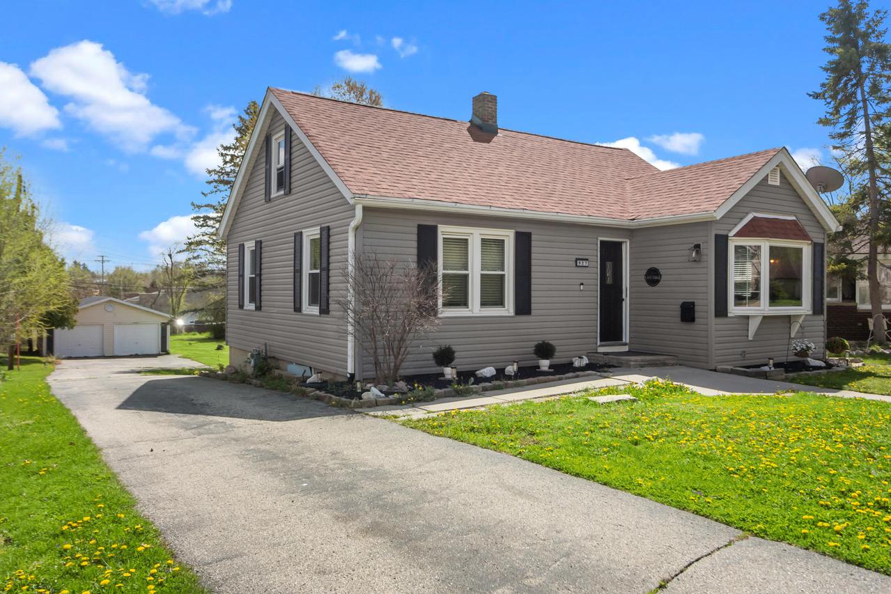 927 Clover St, Lake Geneva, WI 53147
