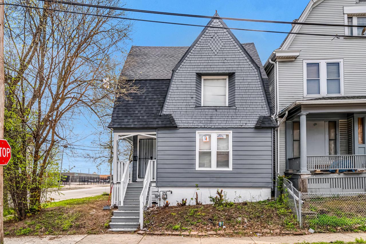3701 W Kilbourn Ave, Milwaukee, WI 53208