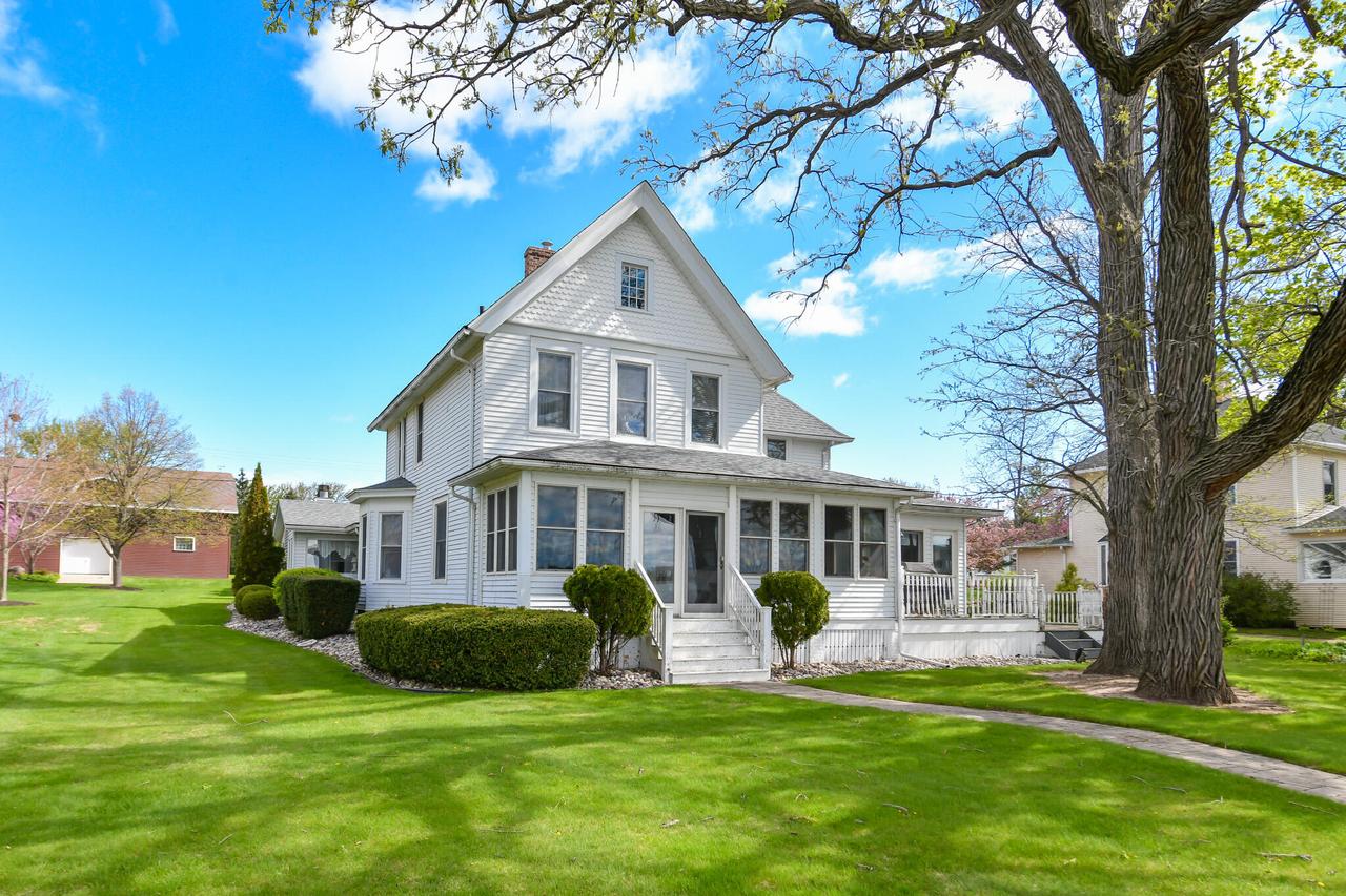 30731 Cedar Dr, Burlington, WI 53105