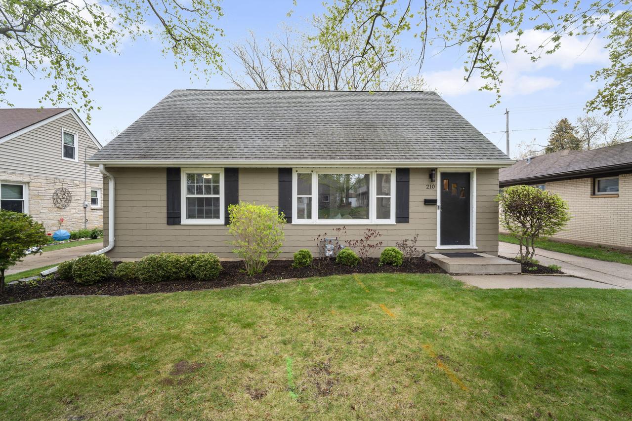210 N 90th St, Milwaukee, WI 53226