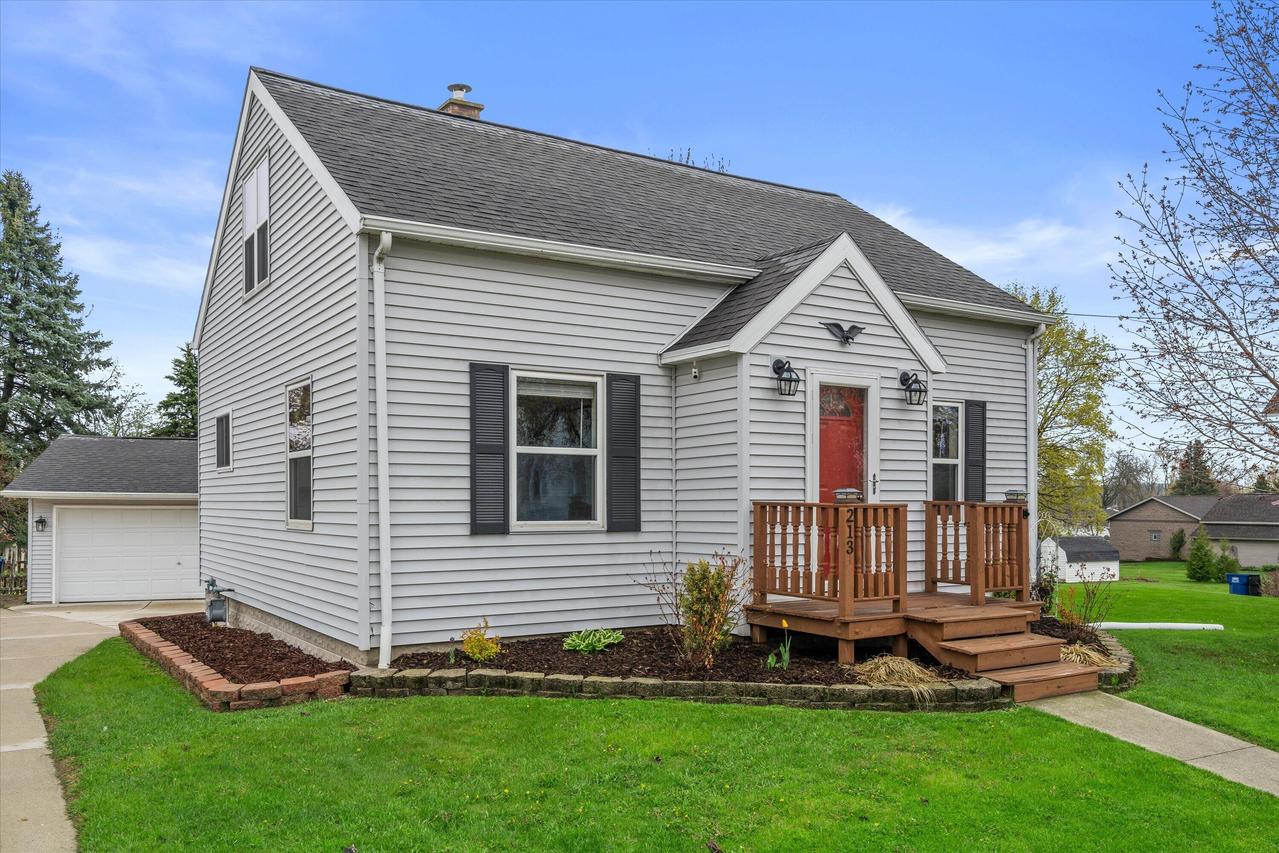 213 Fond Du Lac St, Mount Calvary, WI 53057