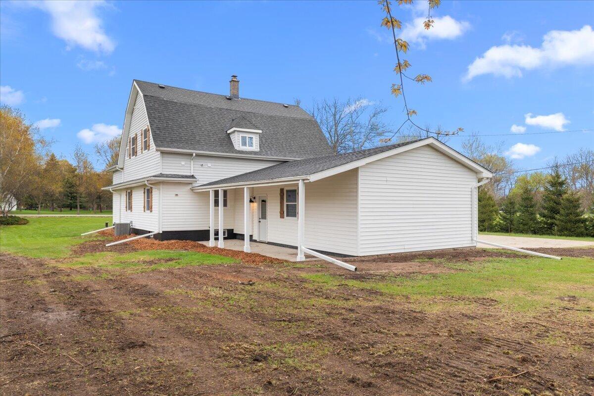 2185 E Newark Dr, Trenton, WI 53090