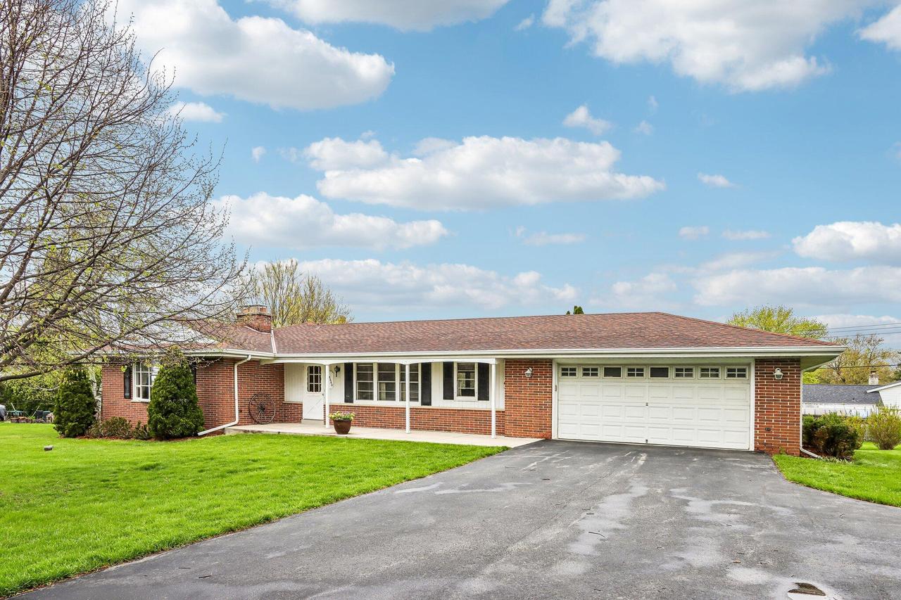 18660 Arcadia Pl, Brookfield, WI 53045
