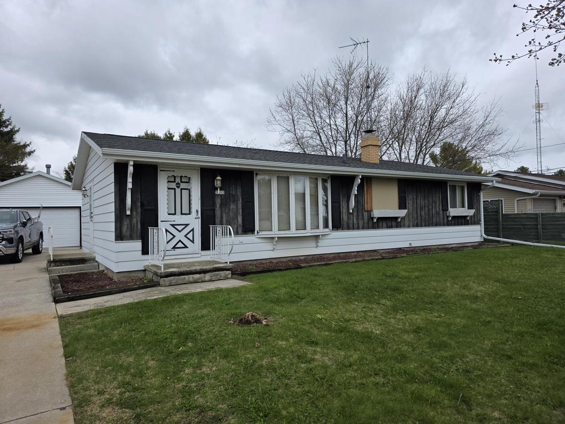 3812 Mangin St, Manitowoc, WI 54220