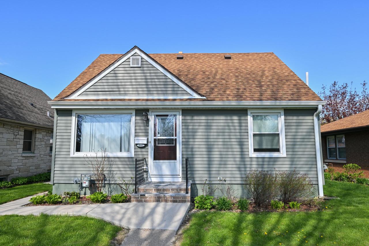 3845 S 13th St, Milwaukee, WI 53221