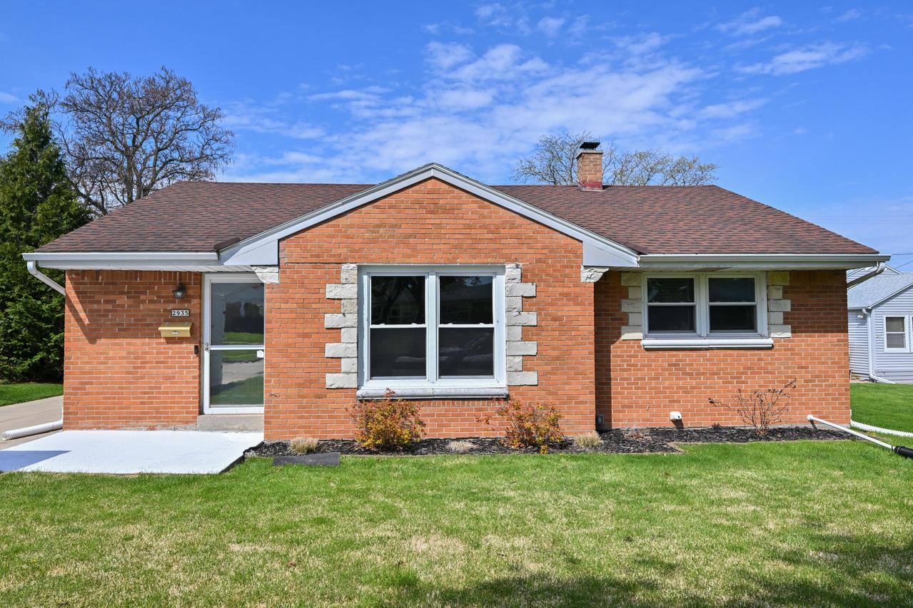 2935 S 67th St, Milwaukee, WI 53219