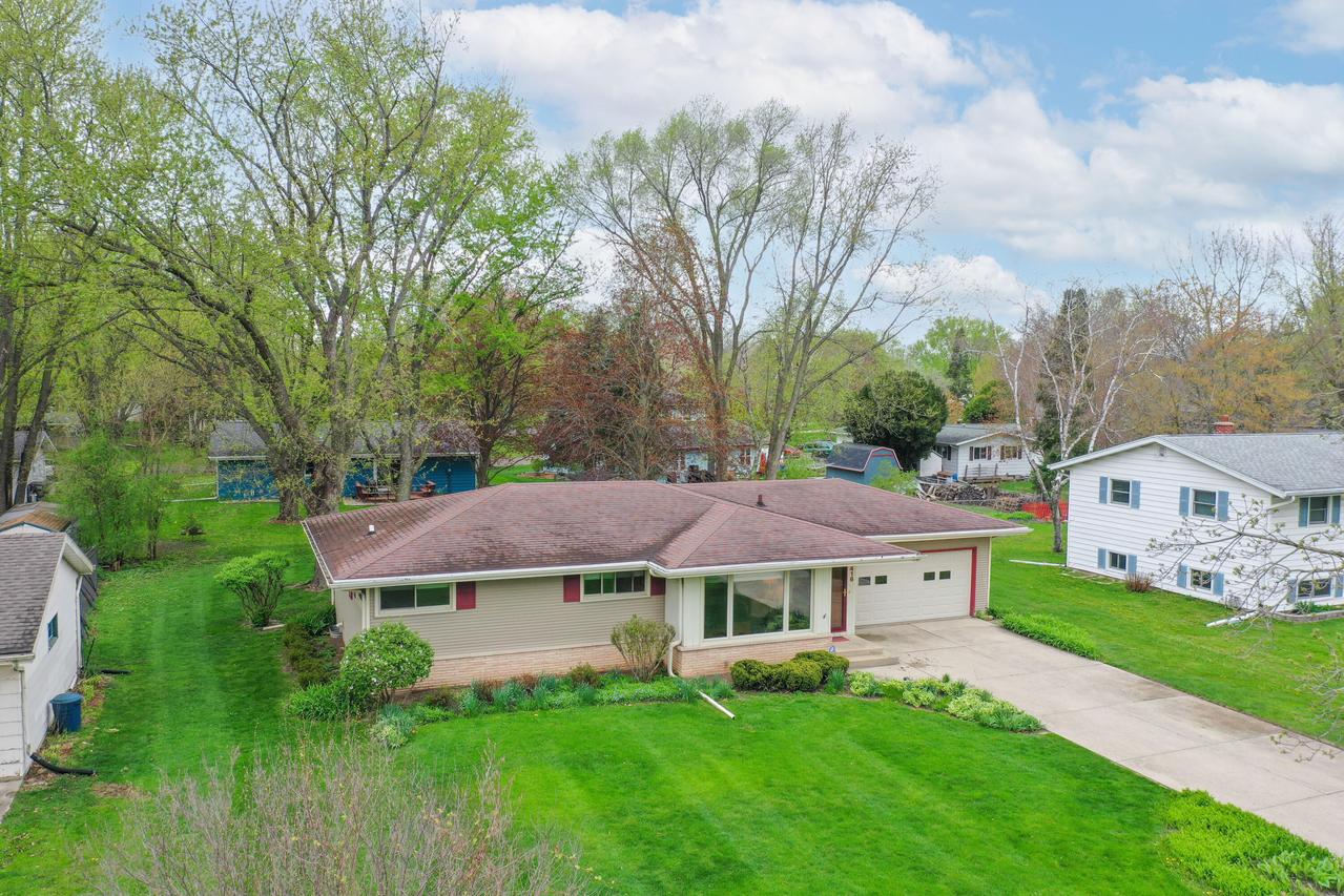416 S Woodland Dr, Whitewater, WI 53190
