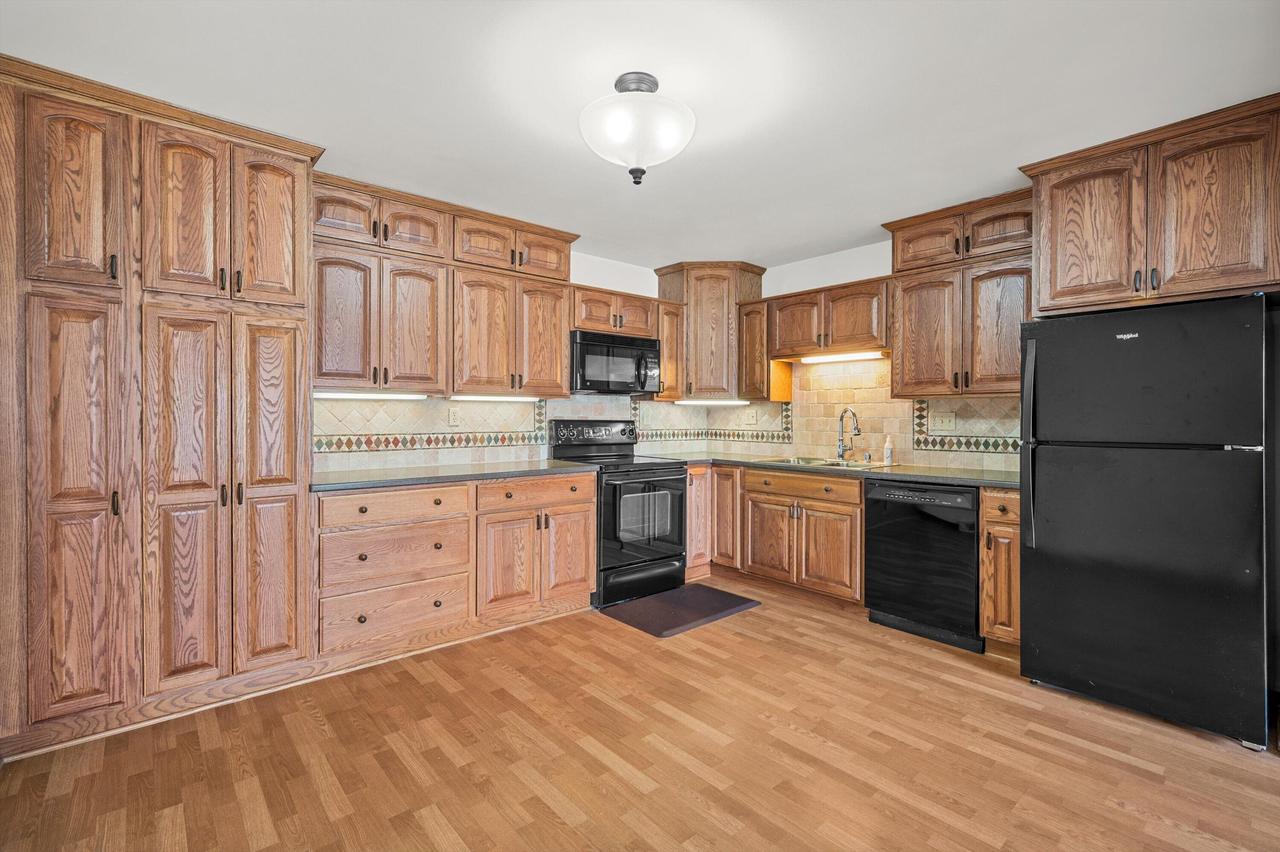10340 W Parkwood Dr, Franklin, WI 53132