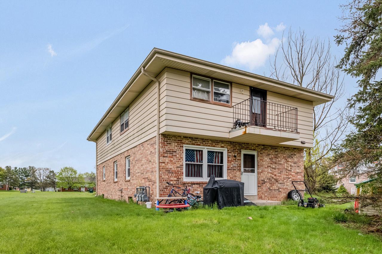 2090 Emery Ct, East Troy, WI 53120