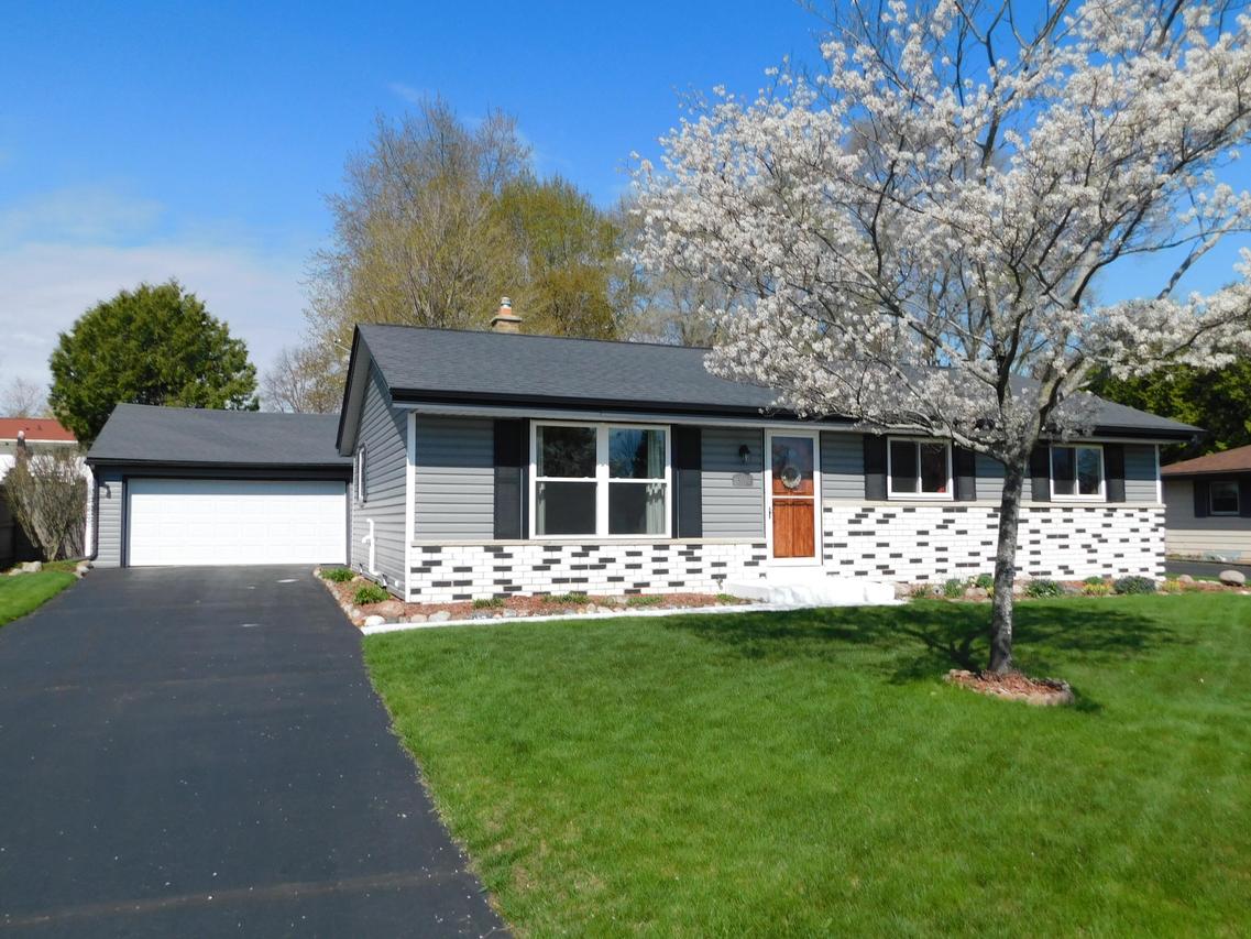 309 Judge Dr, Saukville, WI 53080
