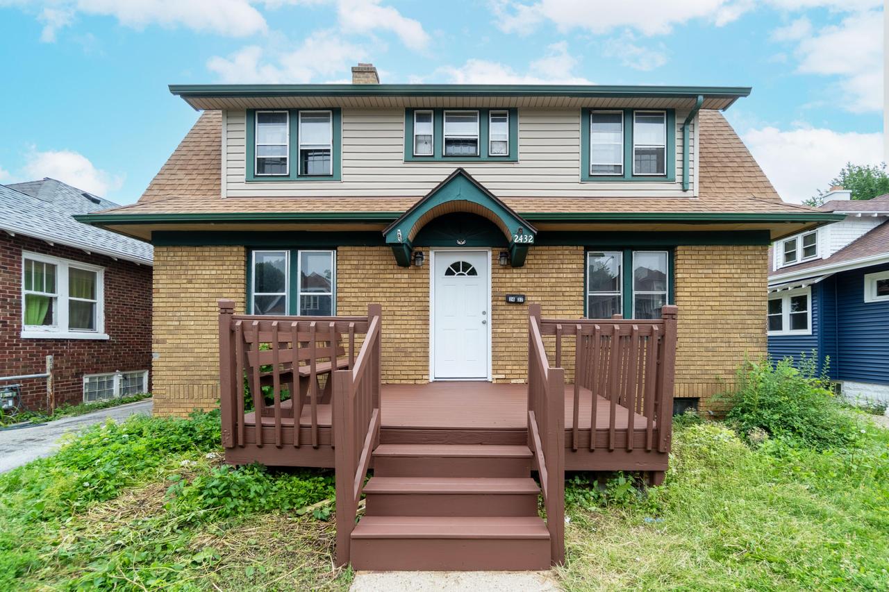 2432 N 55th St, Milwaukee, WI 53210