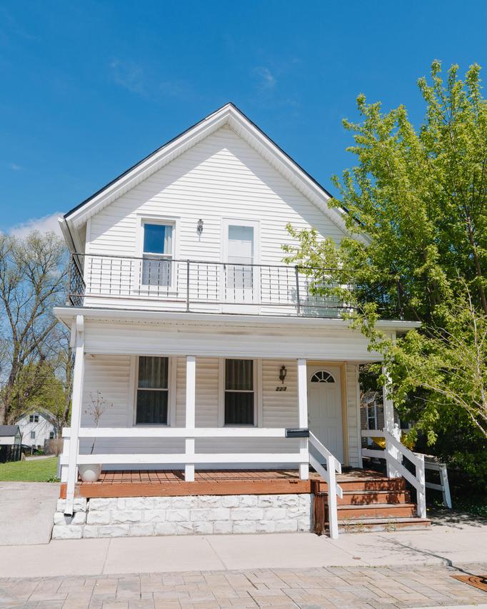 223 NW Barstow St, Waukesha, WI 53188