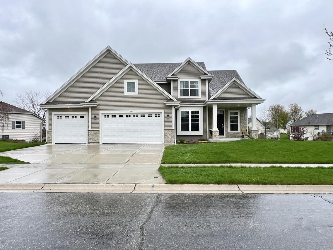 1260 Chippewa Dr, Hartford, WI 53027