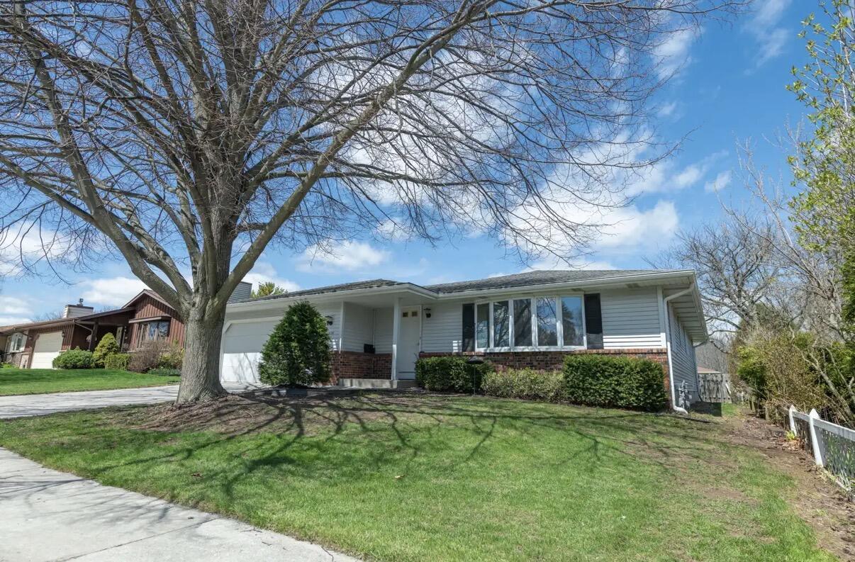 1816 Camelot Blvd, Sheboygan, WI 53081