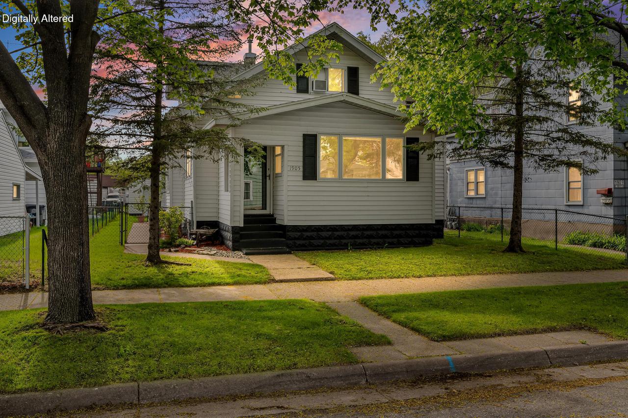 1905 Wood St, La Crosse, WI 54603