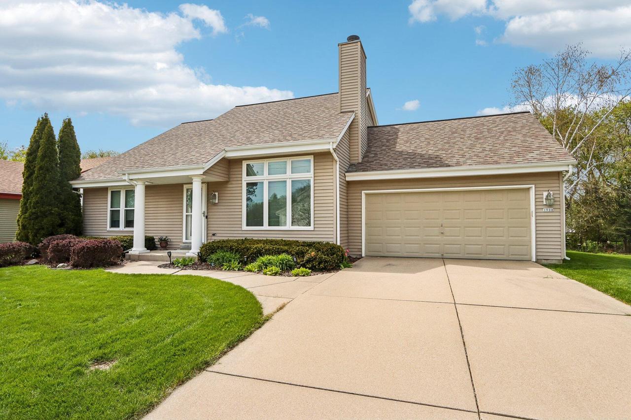 1900 Wexford Ln, Waukesha, WI 53186