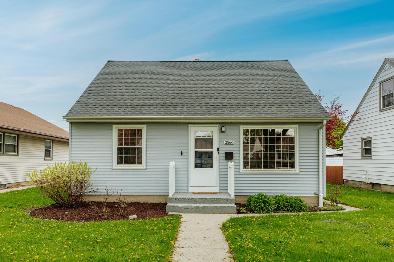 2560 S 64th St, Milwaukee, WI 53219