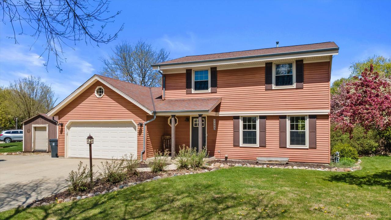 1200 W Tiffany Ln, Oak Creek, WI 53154