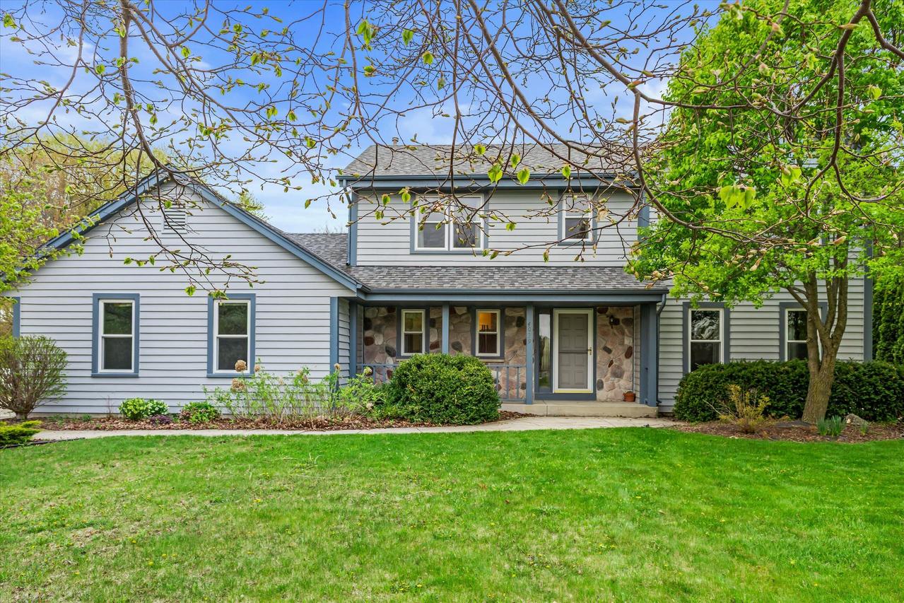 4039 W Cypress Ln, Franklin, WI 53132